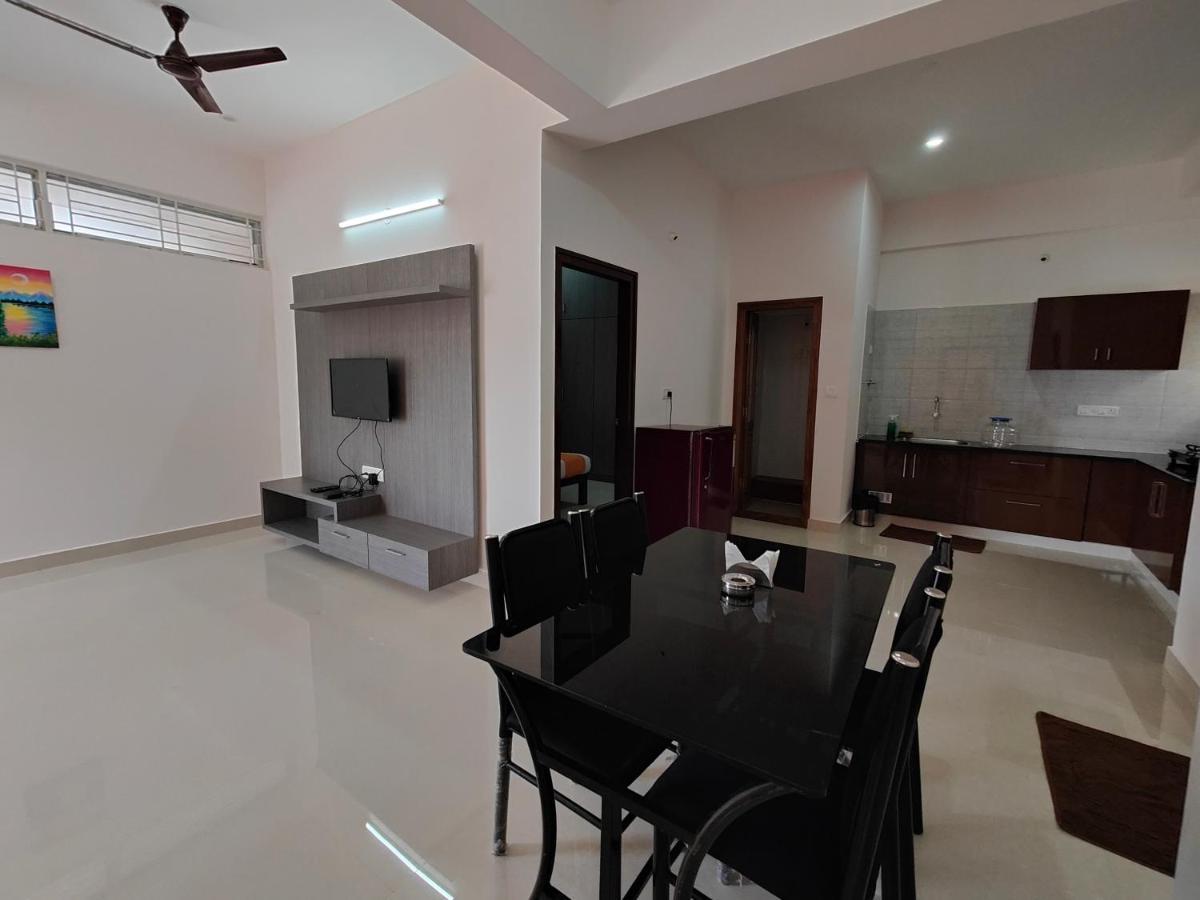 Meer Stay - Premium Service Apartments Vanivilasa Puram Esterno foto